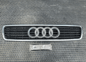Atrapa Atrapka Gril 8D0853651E 8D0853651J Maski Ramka Chrom Znaczek AUDI A4 B5 1