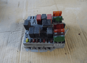 SKRZYNKA BEZPIECZNIKÓW 46558759 Alfa Romeo 147 1