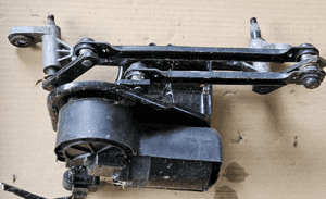 VW Fox mechanizm silniczek wycieraczek przód przednich 1
