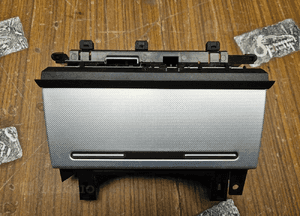 Popielniczka 2 DIN 8E0857951J 03S Klapka Wklad Carbon Srebrna Rybia Luska Audi A4 B6 B7 1