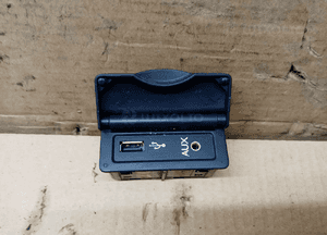 Czytnik gniazdo port AUX USB Renault Clio III 280230002R 1