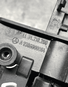 MERCEDES SL 230 zamek przedniego schowka pasażera 4