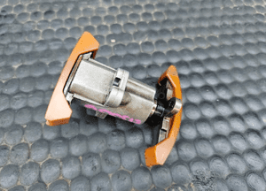 Napinacz 06B109217B Hydrauliczny Łańcucha Łańcuszka Wałka Rozrzadu 2.0 ALT 20V 130KM Audi A4 B6 VW 17