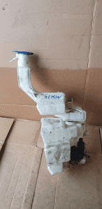 Zbiorniczek płynu spryskiwaczy pompki VW Passat B6 3C0955453N 5