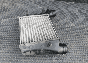 Intercooler 8E0145805AA Chłodnica Powietrza Lewy Lewa 2.0 TDI AUDI A4 B7 4