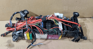 SKRZYNKA BEZPIECZNIKÓW MERCEDES W176 W246 704T-R1A-F025 1