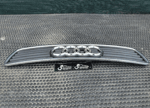 Atrapa Atrapka Gril 8D0853651E 8D0853651J Maski Ramka Chrom Znaczek AUDI A4 B5 7