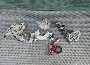 Lapa Wspornik Podpora Pompy Wspomagania Paliwa Alternator Mocowanie Rolka 2.7 3.0 TDI V6 Audi A4 B8 A5 A6 C7 A7 A8 Q5 1