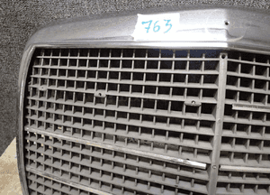 Atrapa grill mercedes W115 W114 3