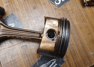 Tłok Tłoki BHS 06BA Korbowód Korba Panewki 2.0 ALT 20V Audi A4 B6 A6 C5 VW 34