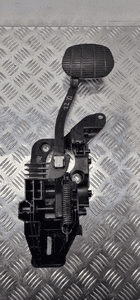 Bmw F39 F40 pedał hamulca sprzęgła 6856600 1