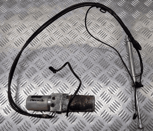 Mercedes s W221 siłownik klapy pompka A2218001548 2