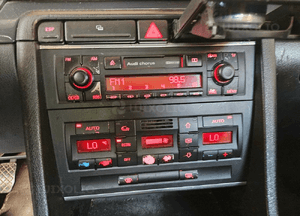 Radio Chorus 8E0035152 Radioodtwarzacz Kaseta Audi A4 B6 B7 Oryginalne z Kodem 1
