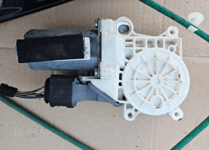 BMW E46 Compact mechanizm podnośnik szyby prawy l 3