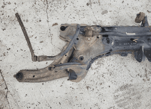 WÓZEK SANKI BELKA POD SILNIK WAHACZE przód Ford Fiesta Mk7 VII 1,25 1,3 2