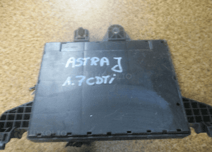 SKRZYNKA BEZPIECZNIKÓW MODUŁ BSI ASTRA J 13302300 2