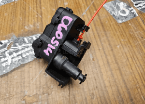 Siłownik 8K0862153D 4F0862165A Silniczek Elektryczny Cięgno Zamek Klapki Wlewu Paliwa Awaryjne Otwieranie Audi A4 B8 A5 A6 Q5 9