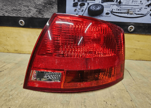 Lampa Lampy Tyl Tylna Prawa Lewa na w Blotnik AUDI A4 B7 Kombi Avant 23
