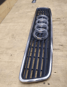 Atrapa Atrapka Gril 8D0853651E 8D0853651J Maski Ramka Chrom Znaczek AUDI A4 B5 18