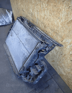 PAS PRZEDNI CHŁODNICE AUDI A6 C6 4F0121251L 3