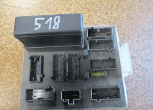 SKRZYNKA BEZPIECZNIKÓW FORD FOCUS MK1 518251905 1