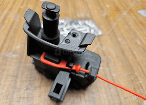 Siłownik 8K0862153D 4F0862165A Silniczek Elektryczny Cięgno Zamek Klapki Wlewu Paliwa Awaryjne Otwieranie Audi A4 B8 A5 A6 Q5 13
