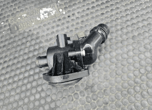 Termostat 06B121111K Obudowa Czujnik Krociec 1.8 T 2.0 ALT Audi A4 B6 B7 A6 C5 VW 16