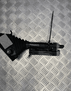 Bmw F36 siłownik klapy prawy tył 7330628 3