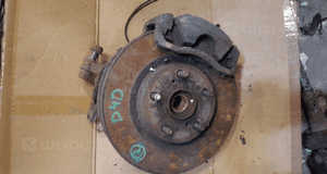 rav4 06-12 2.2 D4D zwrotnica piasta prawa 2