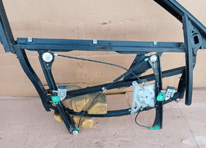 Mechanizm podnośnik szyby ramka prawy przód Audi A4 B5 8D0837754C 5