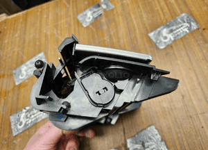 Popielniczka 2 DIN 8E0857951J 03S Klapka Wklad Carbon Srebrna Rybia Luska Audi A4 B6 B7 25