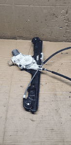 Mechanizm podnośnik szyby lewy przód BMW 1 E87 7067795S 7138465E 6927027 3