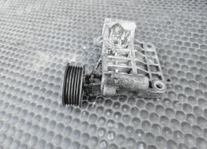 Lapa Wspornik Podpora Pompy Wspomagania Paliwa Alternator Mocowanie Rolka 2.7 3.0 TDI V6 Audi A4 B8 A5 A6 C7 A7 A8 Q5 18