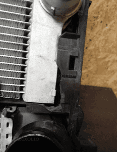 Chłodnica wody intercooler bmw 5 v F10 F11 ramka 2