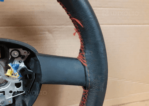 # KIEROWNICA VW GOLF V / PASSAT B6 /JETTA/TOURAN/ POLO (lok. 167) OBSZYTA OBITA SKÓRĄ CZERWONA NIĆ 3