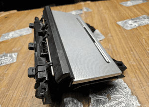 Popielniczka 2 DIN 8E0857951J 03S Klapka Wklad Carbon Srebrna Rybia Luska Audi A4 B6 B7 10