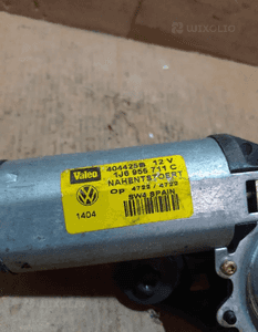 SILNICZEK WYCIERACZKI TYŁ VW GOLF V nr 1K6955711B 2