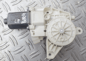 SILNICZEK SZYBY LEWY PRZÓD ML GL W166 A1669060301 1