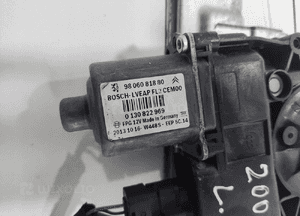 PODNOŚNIK MECHANIZM SZYBY LEWY PRZÓD PEUGEOT 2008 I 9806081880 13- 4