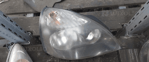 . PRZOD PRZEDNIA LAMPA PRAWA RENAULT CLIO 2 1