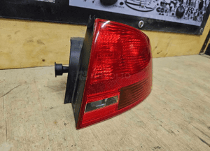 Lampa 8E5945096 Tyl Tylna Prawa na w Blotnik AUDI A4 B7 Sedan Oryginal 3