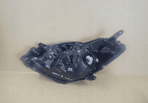 LAMPA PRAWA REFLEKTOR TOYOTA YARIS 3 III LIFT 14- 2