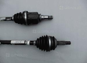 PÓŁOŚ prawa TOYOTA YARIS III 1,4 D4D GGGG 2