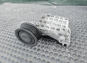 Lapa Wspornik Podpora Pompy Wspomagania Paliwa Alternator Mocowanie Rolka 2.7 3.0 TDI V6 Audi A4 B8 A5 A6 C7 A7 A8 Q5 19