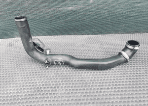 Rura 8D0145840S 3B0145834E Przewod Powietrza Kolanko Kruciec 1.9 TDI Audi A4 B5 B6 VW Passat B5 7
