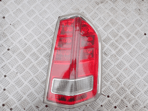 LAMPA PRAWY TYŁ CHRYSLER 300C 2