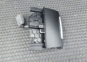 Popielniczka 8K0857951 Klapka Zapalniczka Wklad Czarna Audi A4 B8 A5 Q5 7