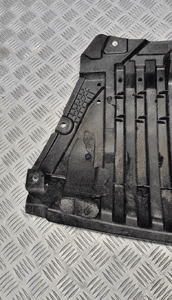 Mercedes W213 płyta pod zderzak osłona silnika dół dolna A2135200000 15