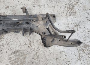 WÓZEK SANKI BELKA POD SILNIK WAHACZE przód Ford Fiesta Mk7 VII 1,25 1,3 3