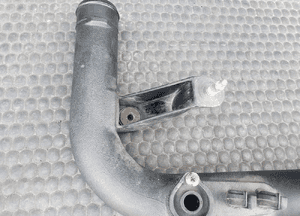 Rura 8D0145840S 3B0145834E Przewod Powietrza Kolanko Kruciec 1.9 TDI Audi A4 B5 B6 VW Passat B5 11